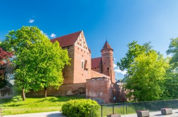 widok na zabytkowy zamek Kapituły Warmińskiej w Olsztynie