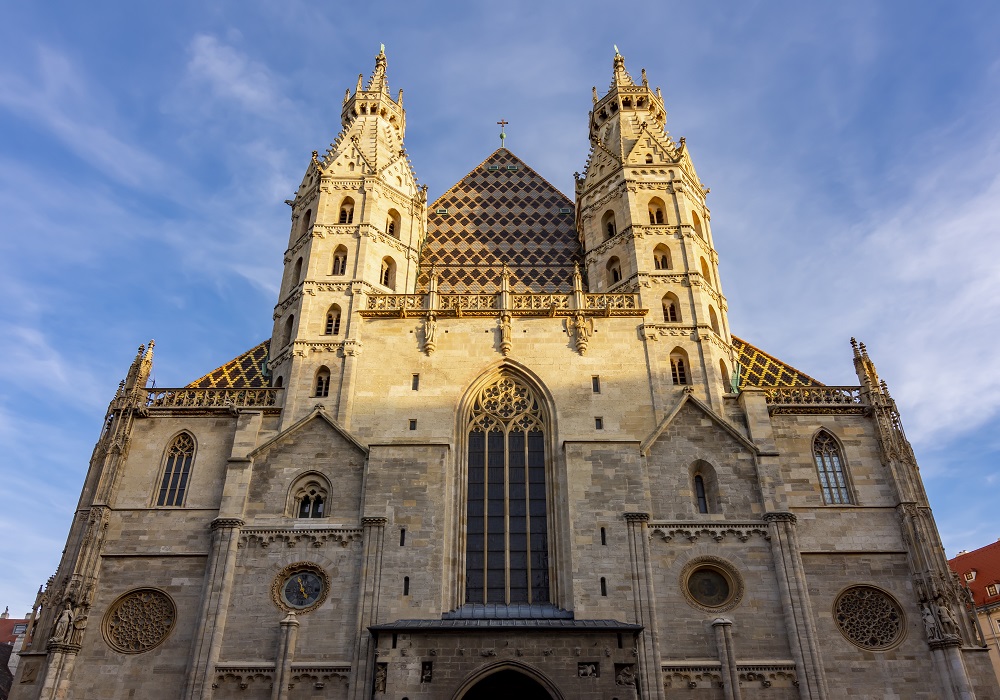 Widok na front gotyckiej katedry